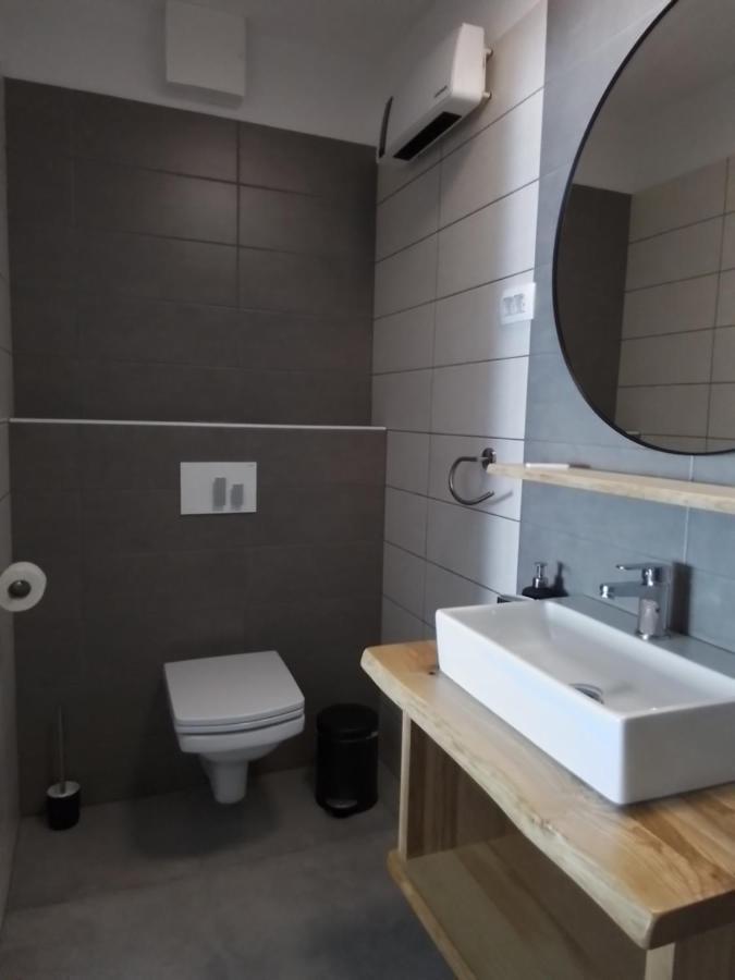 Hisa Za Gradom Apartment โคบาริด ภายนอก รูปภาพ