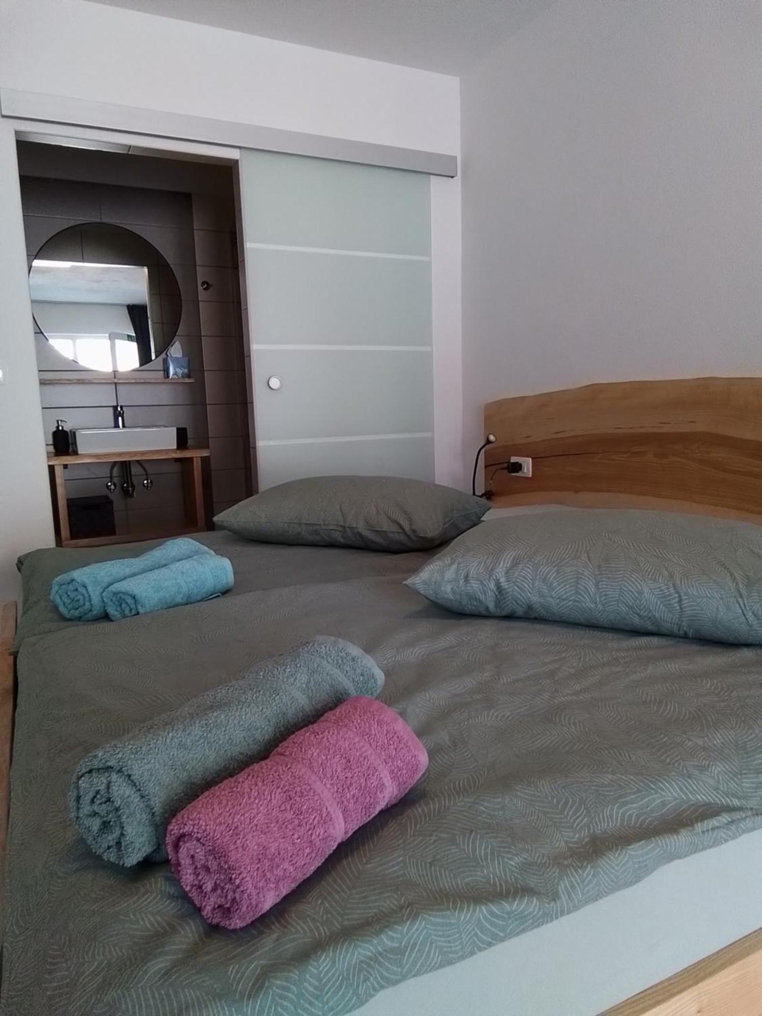 Hisa Za Gradom Apartment โคบาริด ภายนอก รูปภาพ