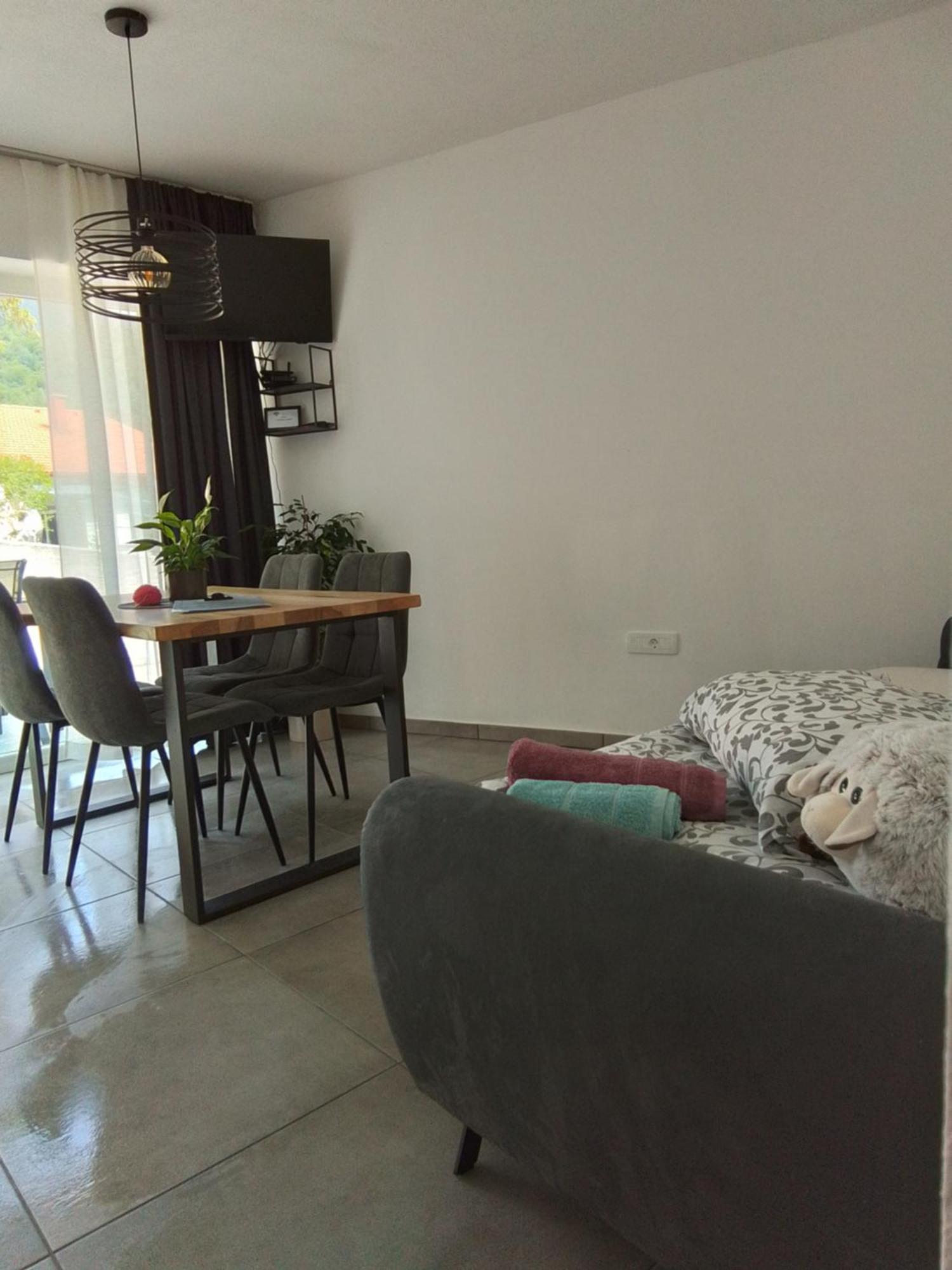Hisa Za Gradom Apartment โคบาริด ภายนอก รูปภาพ